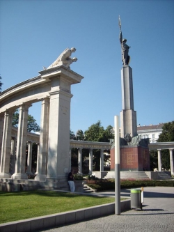 Памятник Советским Солдатам в Вене